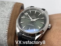VS廠歐米茄柚木綠盤海馬150米復(fù)刻版會容易看出破綻嗎
